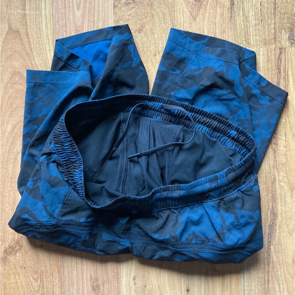 Lululemon Blue Camo Mens Medium T.H.E Shorts 9” Inseam Linerless Performance - Picture 7 of 10